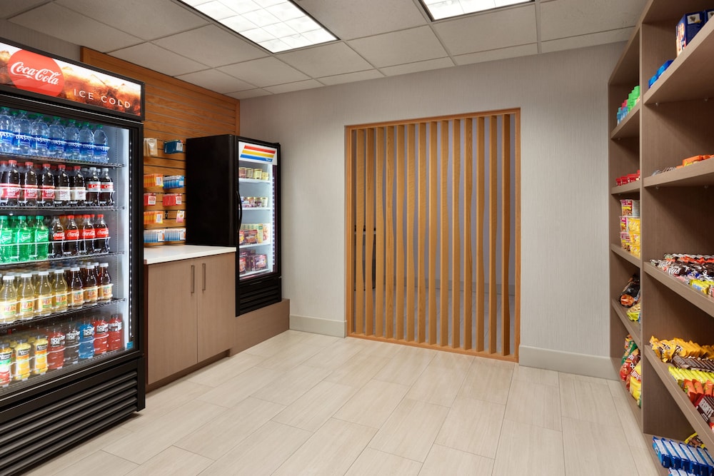 Holiday Inn Express Hotel Suites Searcy 31/50