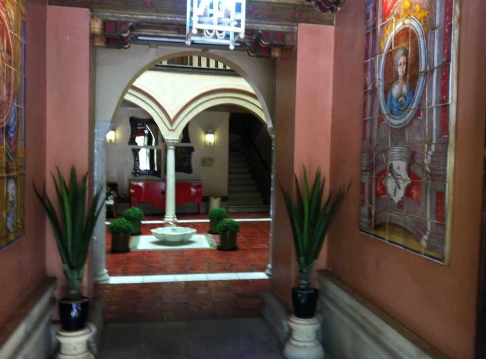 Sacristia de Santa Ana Boutique 8/40