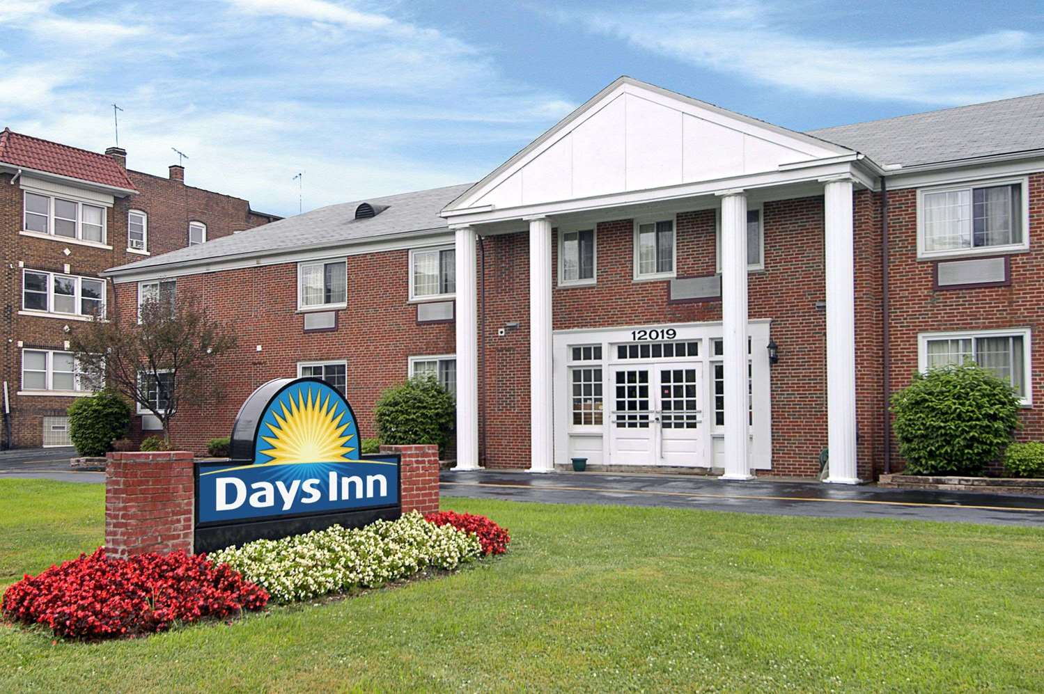 Days Inn by Wyndham Cleveland Lakewood 2/3