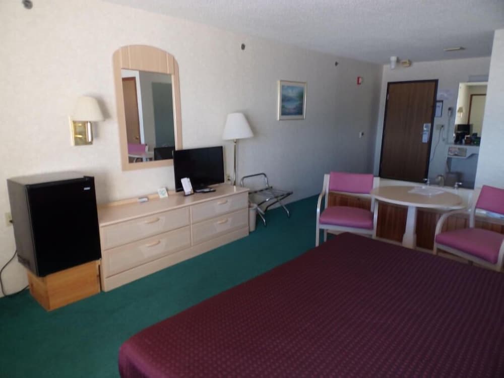 AmericInn by Wyndham Saint Ignace 38/56