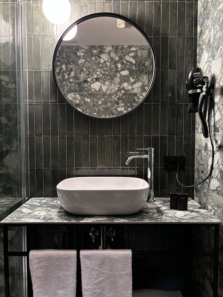 AV Hotel Milano 54/55