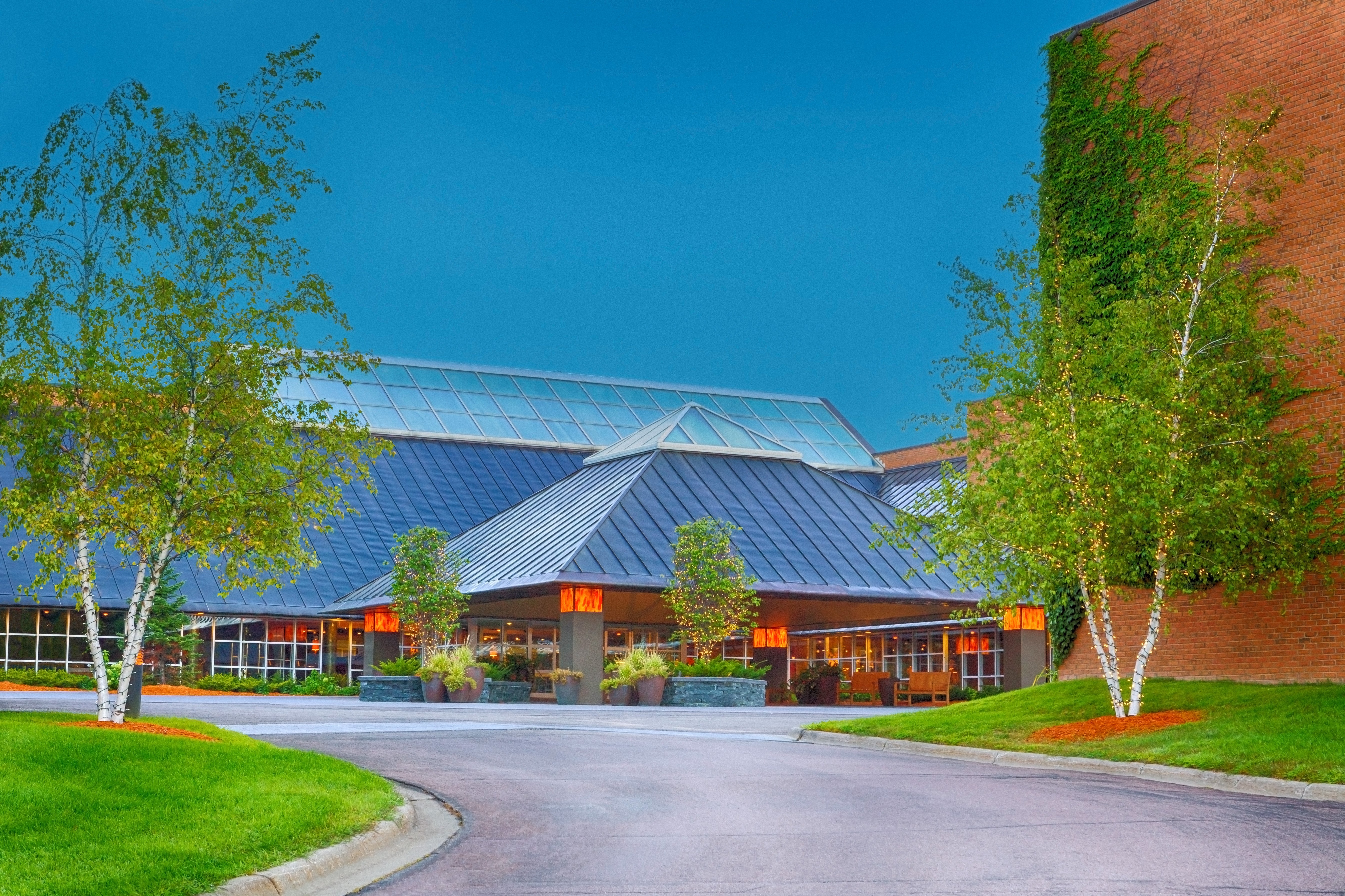 Crowne Plaza Minneapolis West 58/60