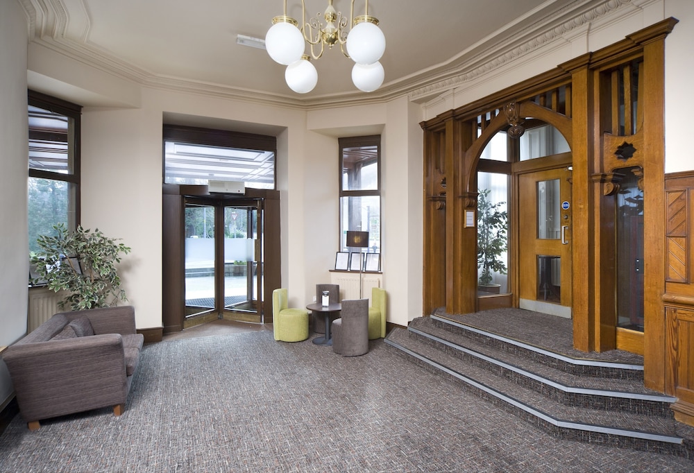 Tarbet Hotel 5/58