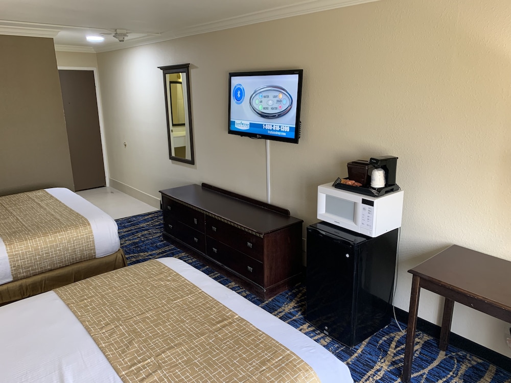 Travelodge by Wyndham Odessa 17/30