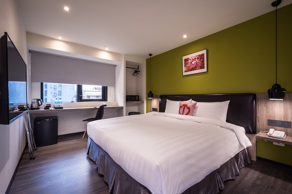 DELUXE, DOUBLE BED