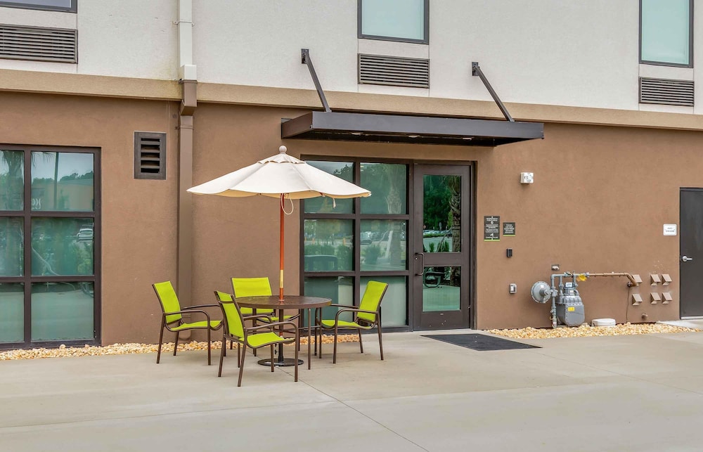 Extended Stay America Premier Suites- Jacksonville - Airport 1/40