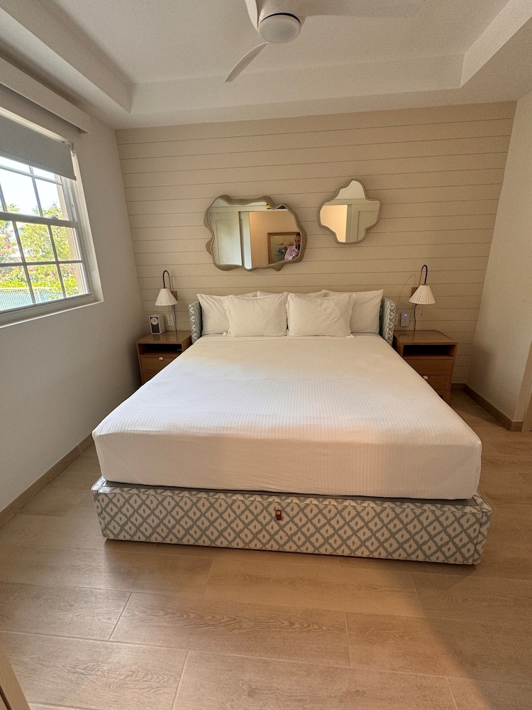3 Bedrooms, Junior Suite, 3 King Beds, Beach Front, 3 Sofa
