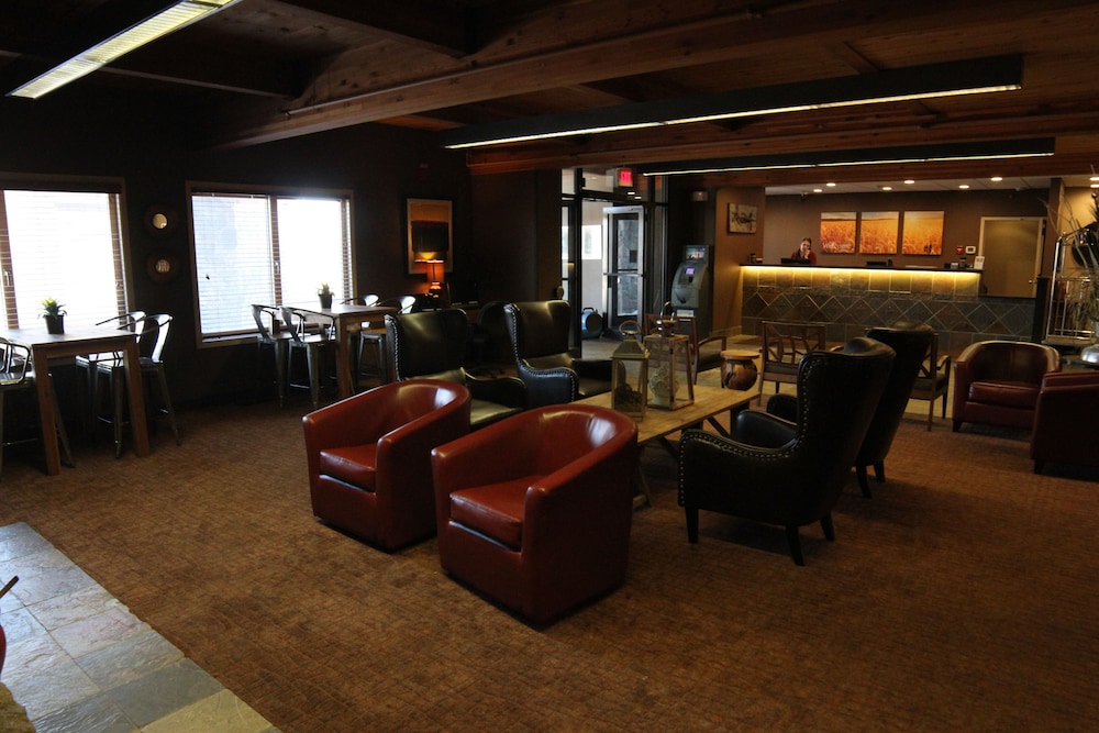 C Mon Inn Hotel Suites 43/46