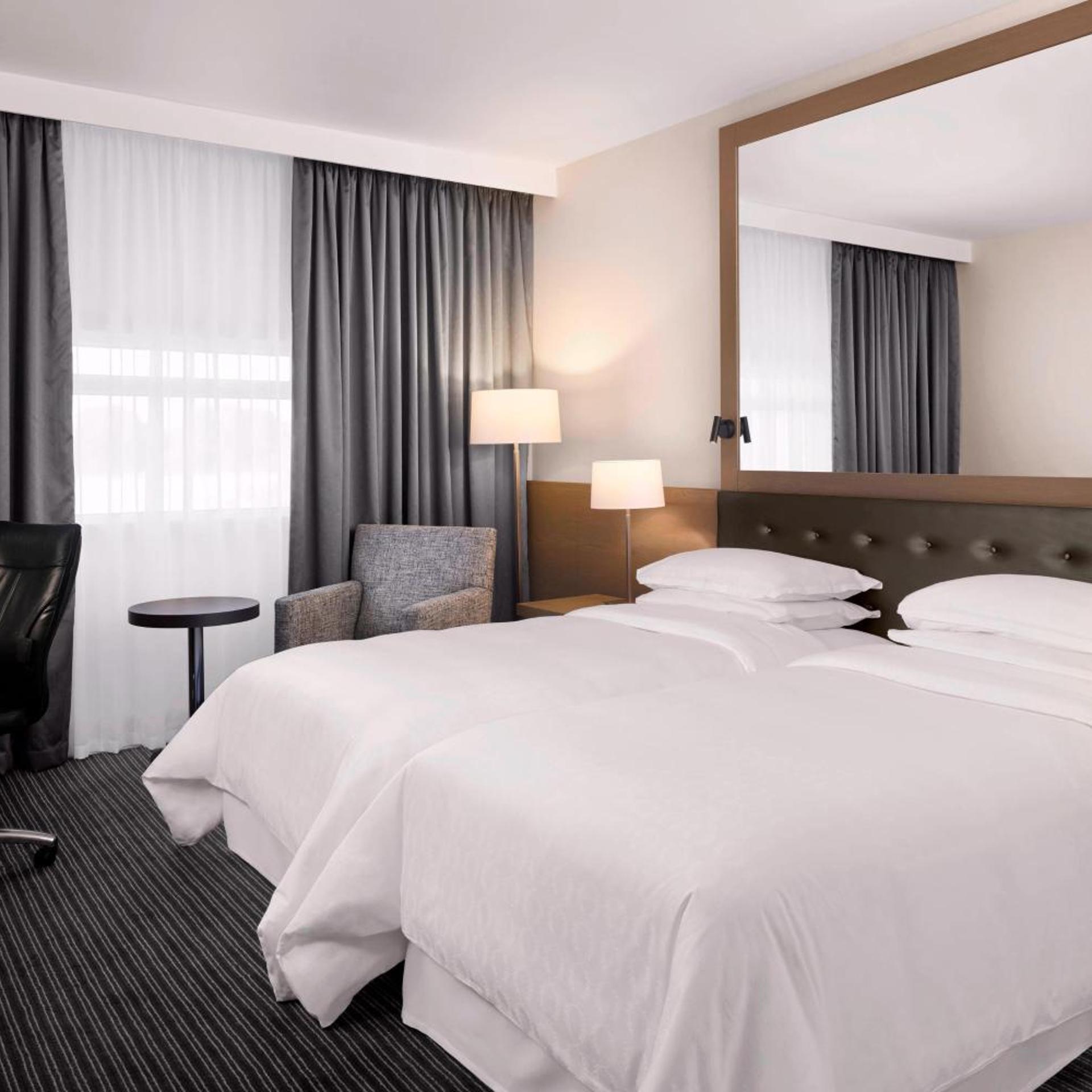 Guest Room, Deluxe, Twin Beds