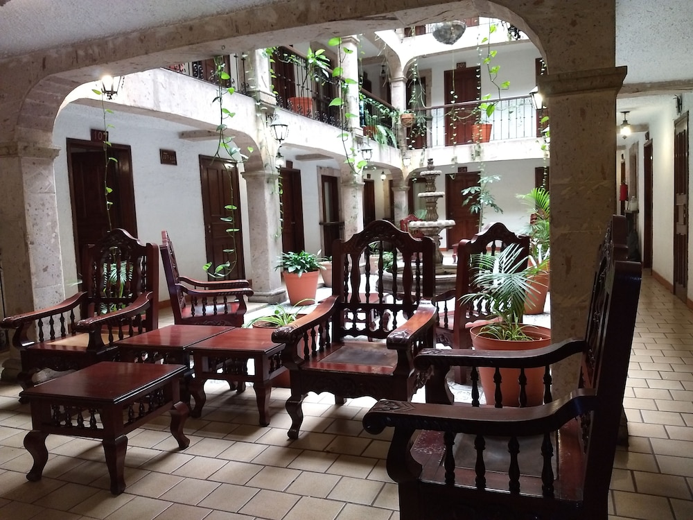 Hotel Don Quijote Plaza 43/58