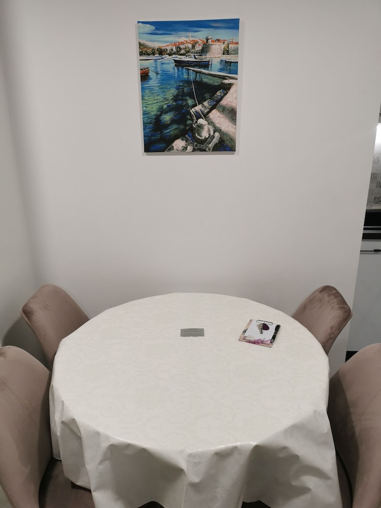 M & J Central Suites 16/50