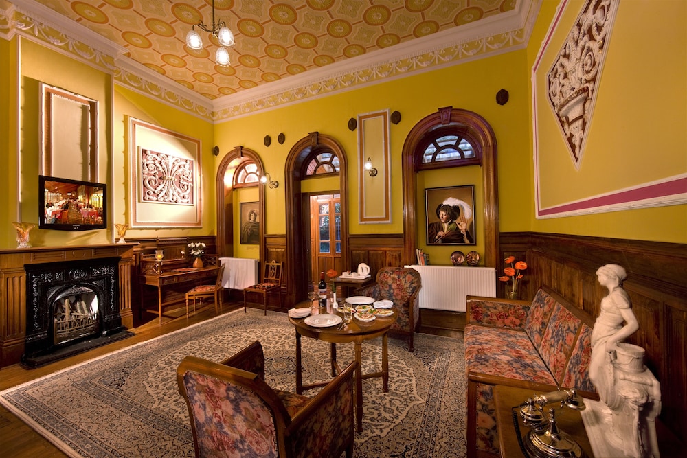 Welcomheritage Ferrnhills Royale Palace 20/40