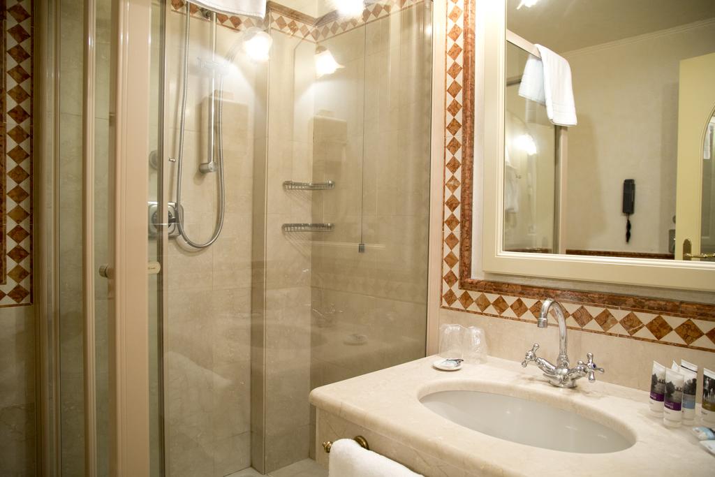 Economy, French Bed، Hotel Milano Regency 3/3