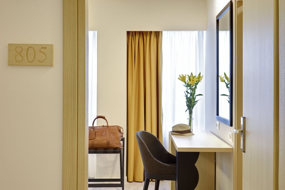 Athens Avenue Hotel 21/41