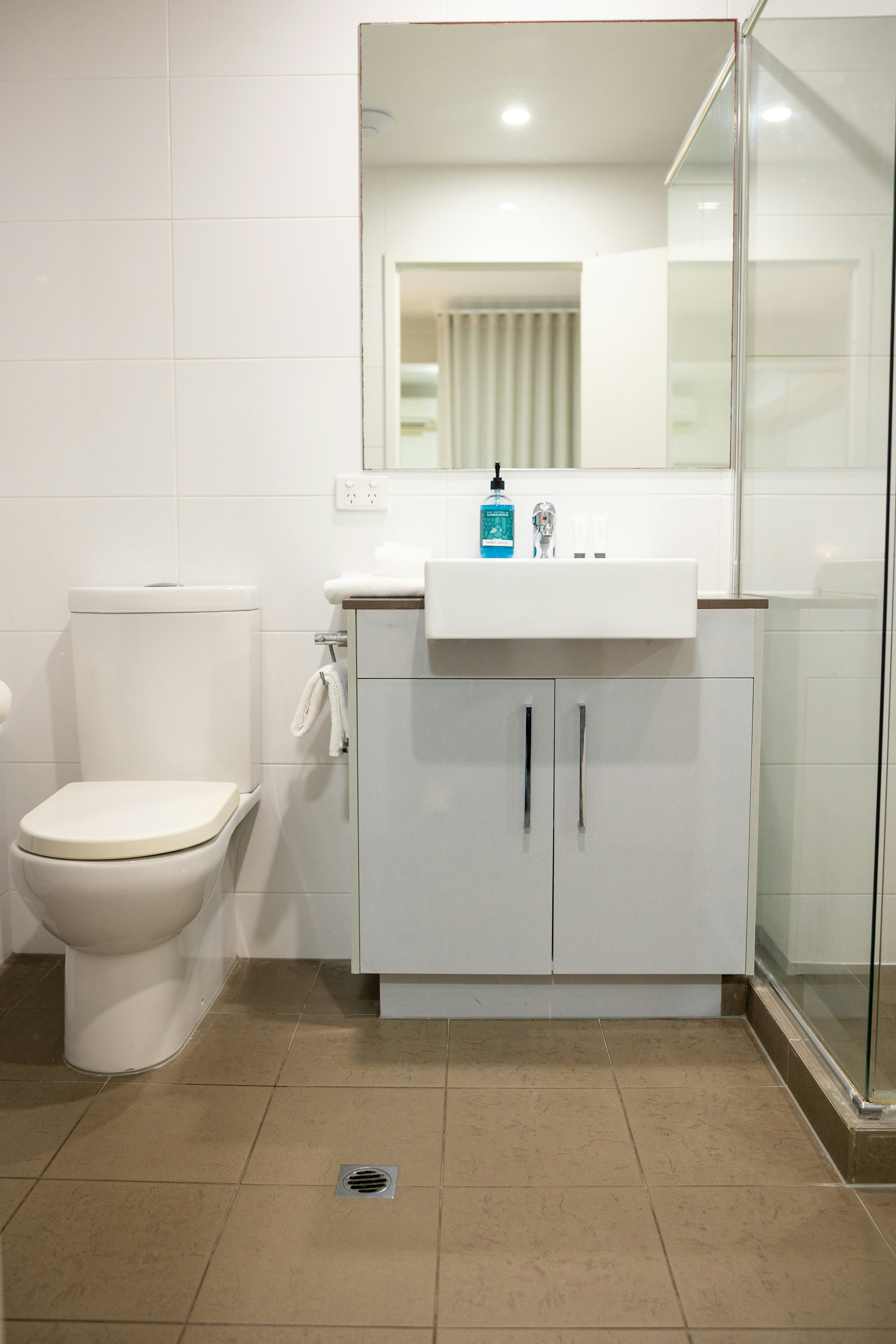 Baileys Serviced Apartments 71/76