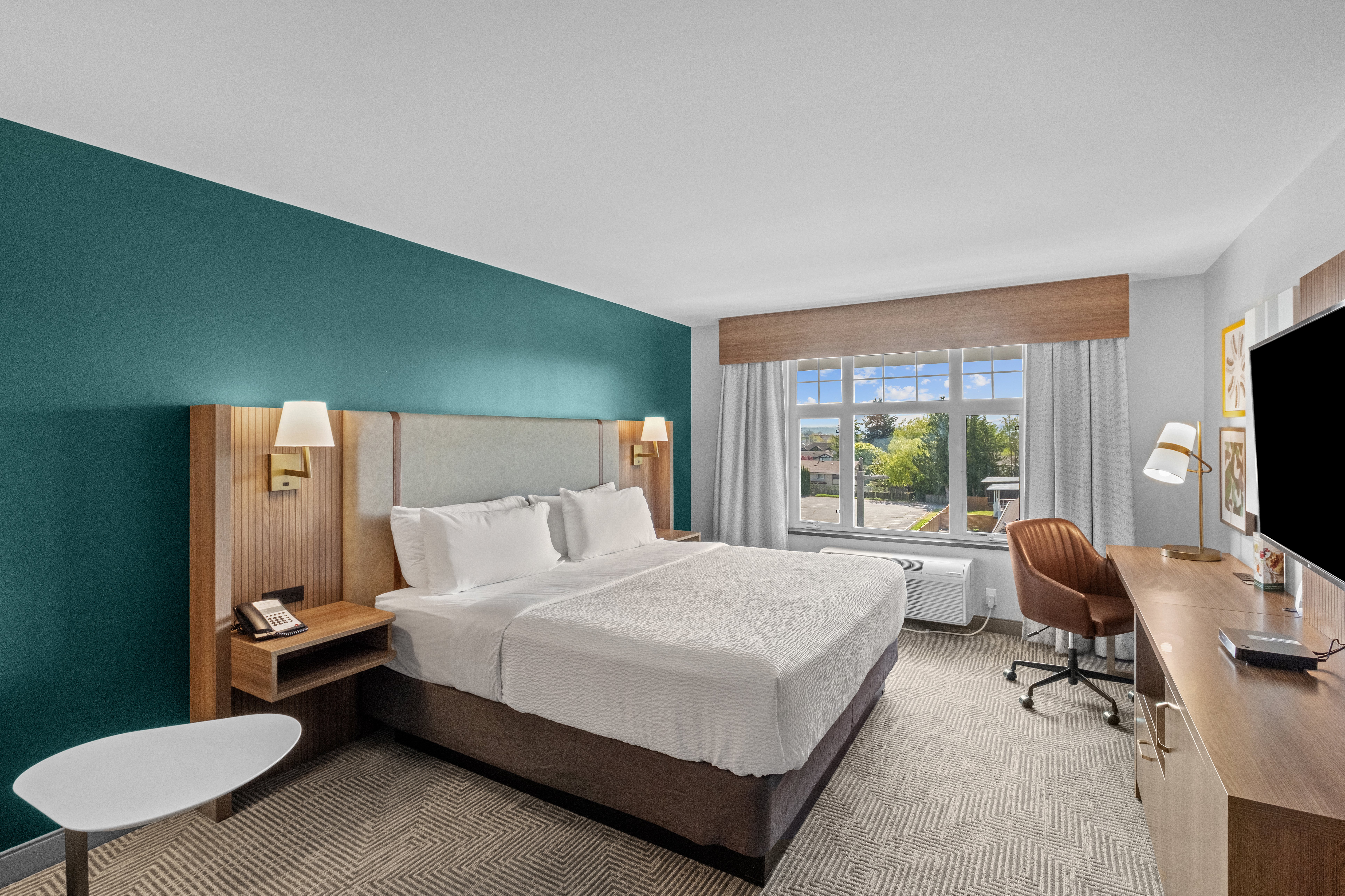 Holiday Inn Hotel Suites Surrey East Cloverdale 24/75