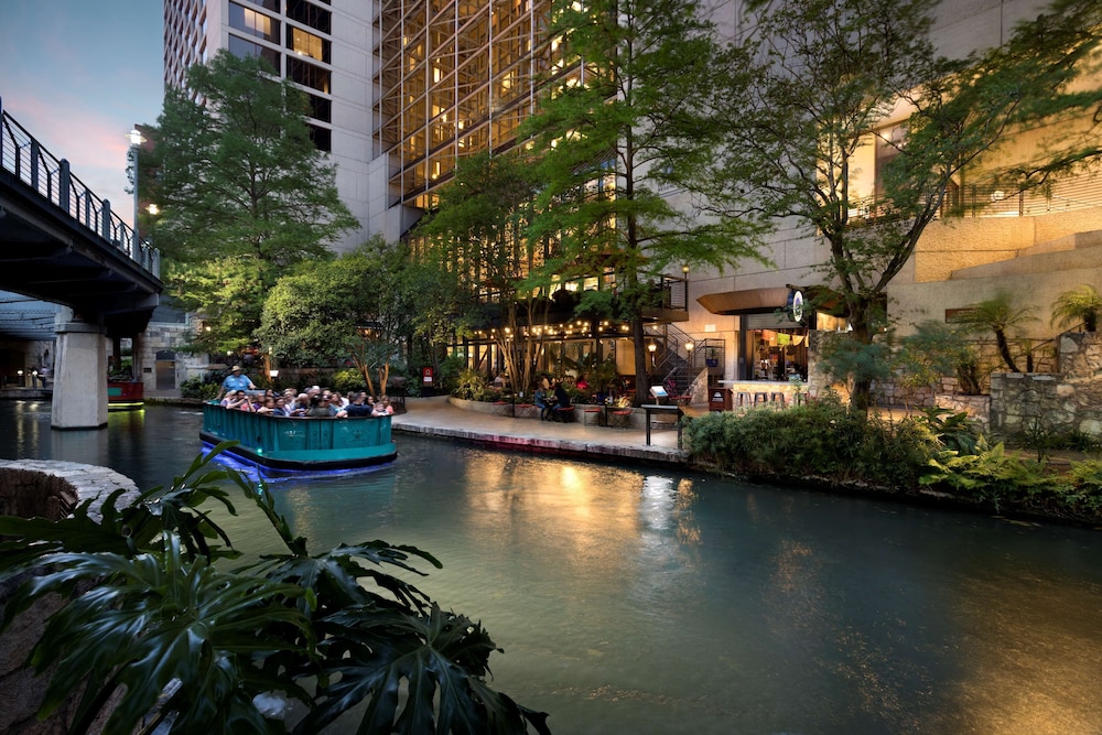Hyatt Regency San Antonio Riverwalk 77/83