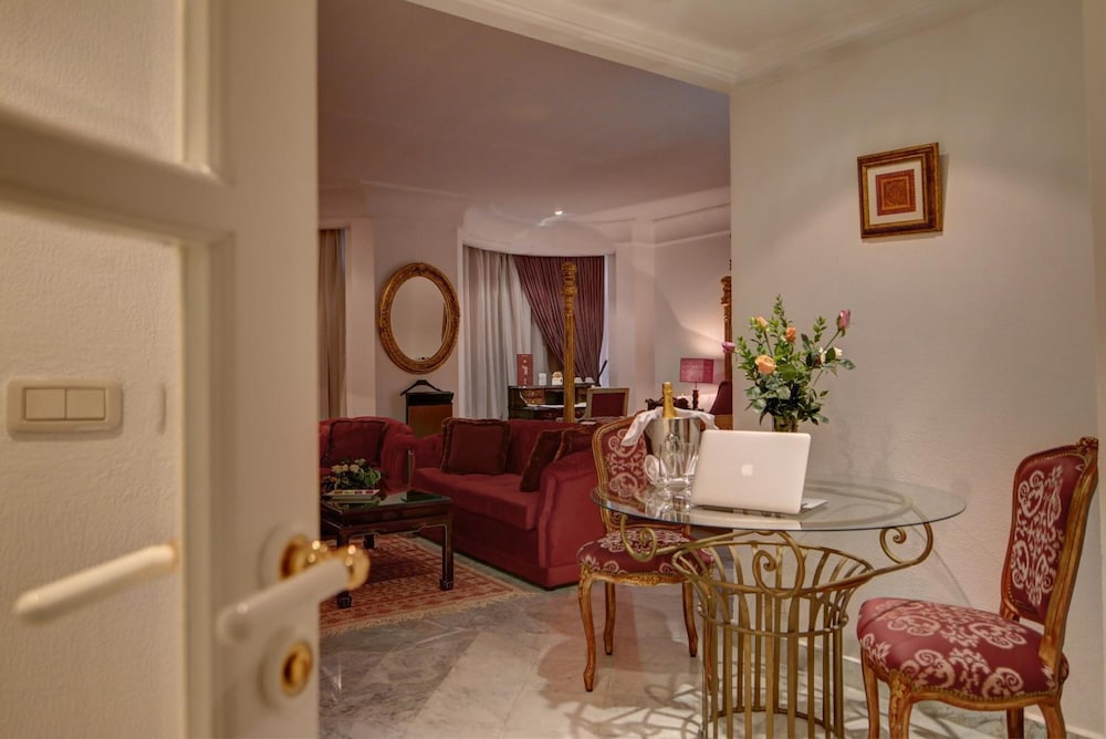 HOTEL LA MAISON BLANCHE 44/52