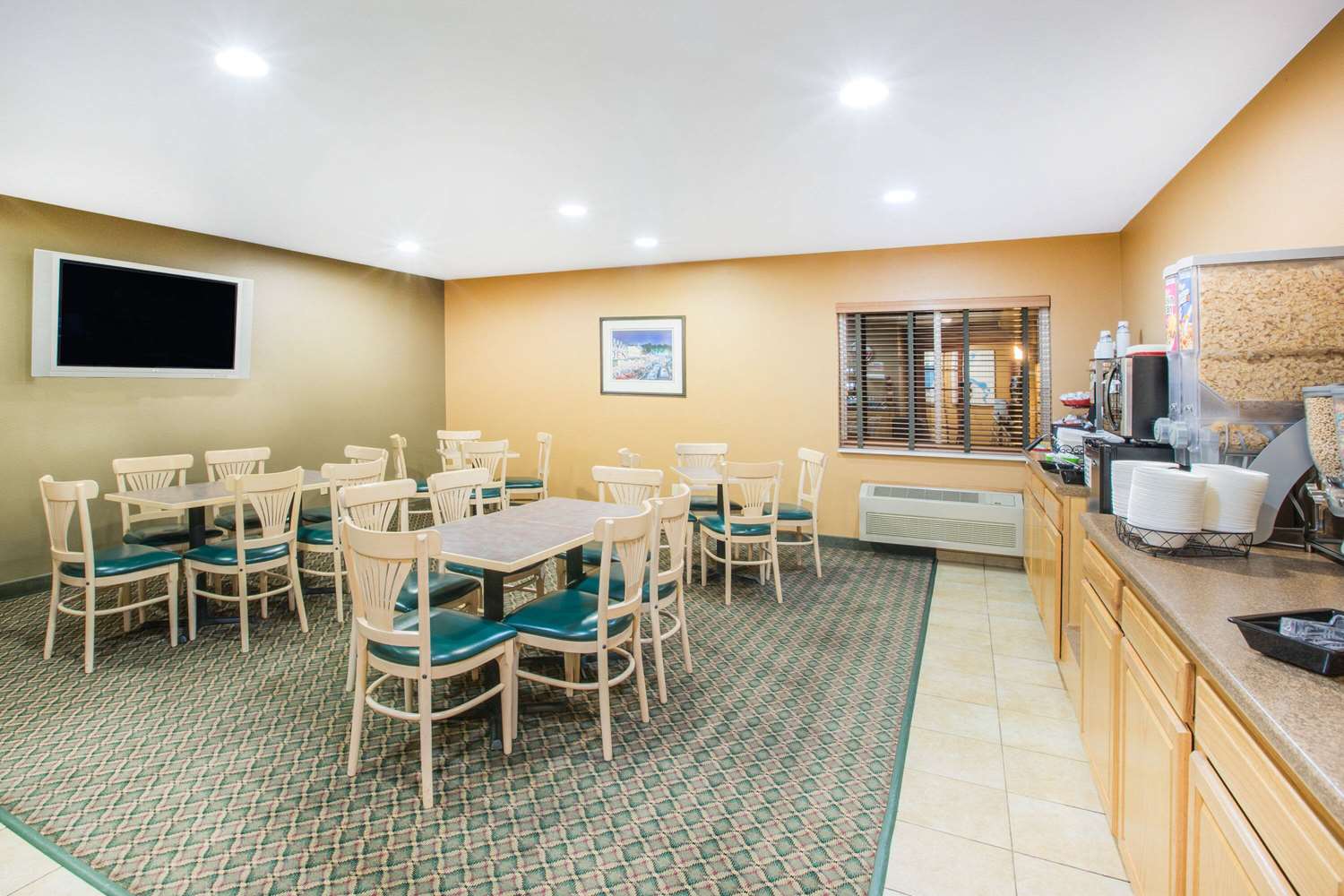 Ramada by Wyndham Spirit Lake/Okoboji 25/34