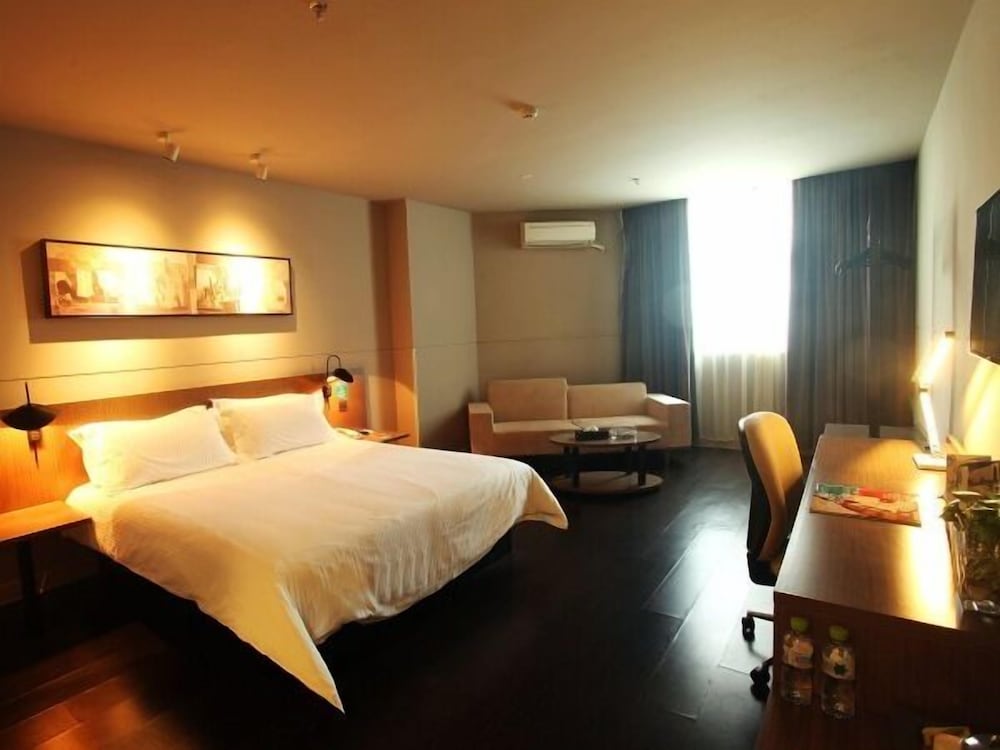 Microtel by Wyndham Kunming City Center 23/25