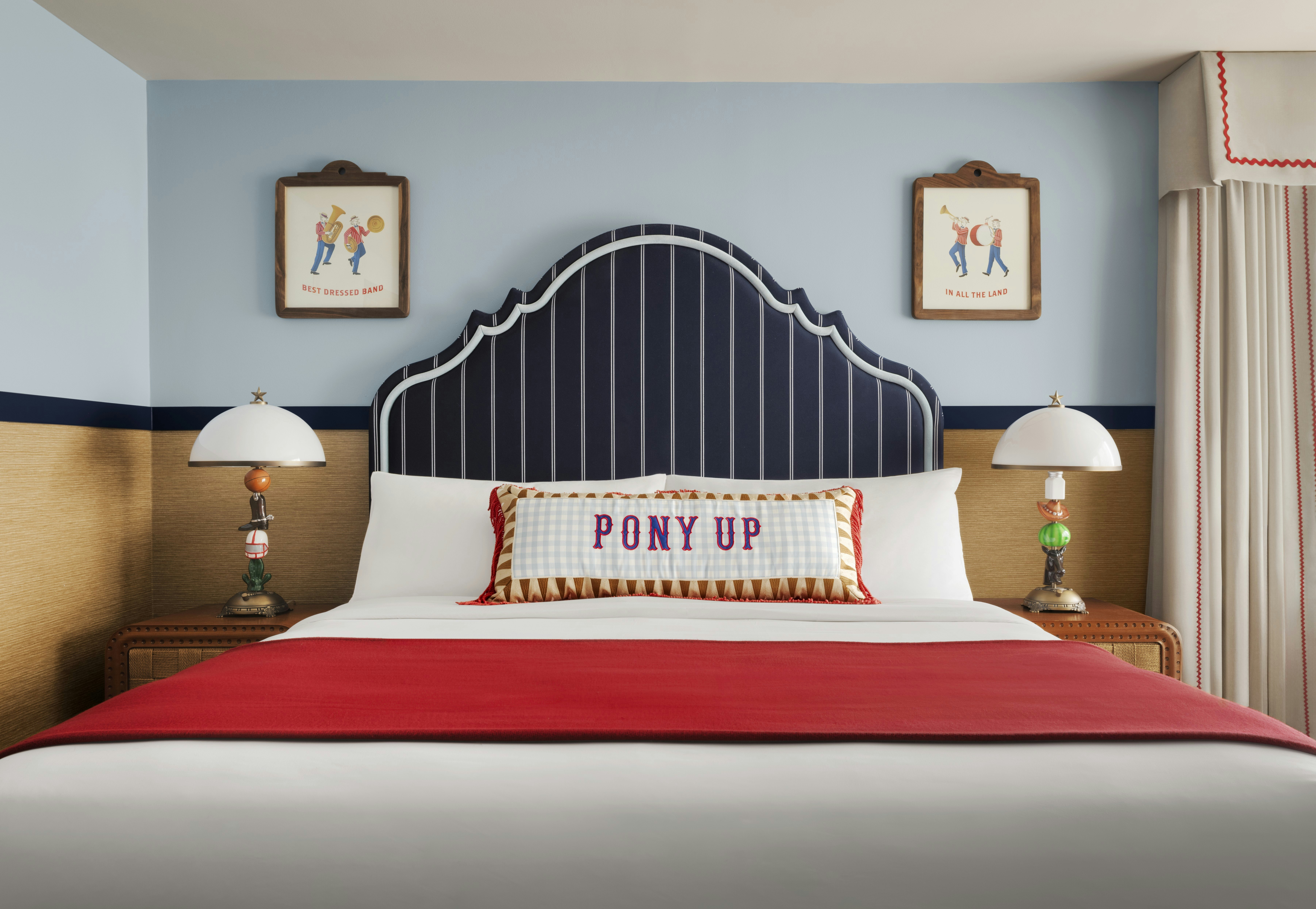 Graduate, King Bed, Balcony, Accessible