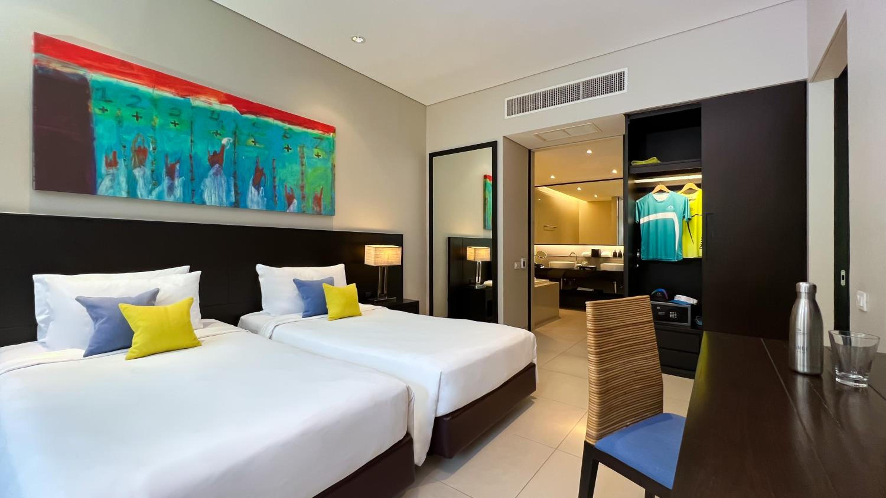 Suite, Twin Beds, Pool Wing