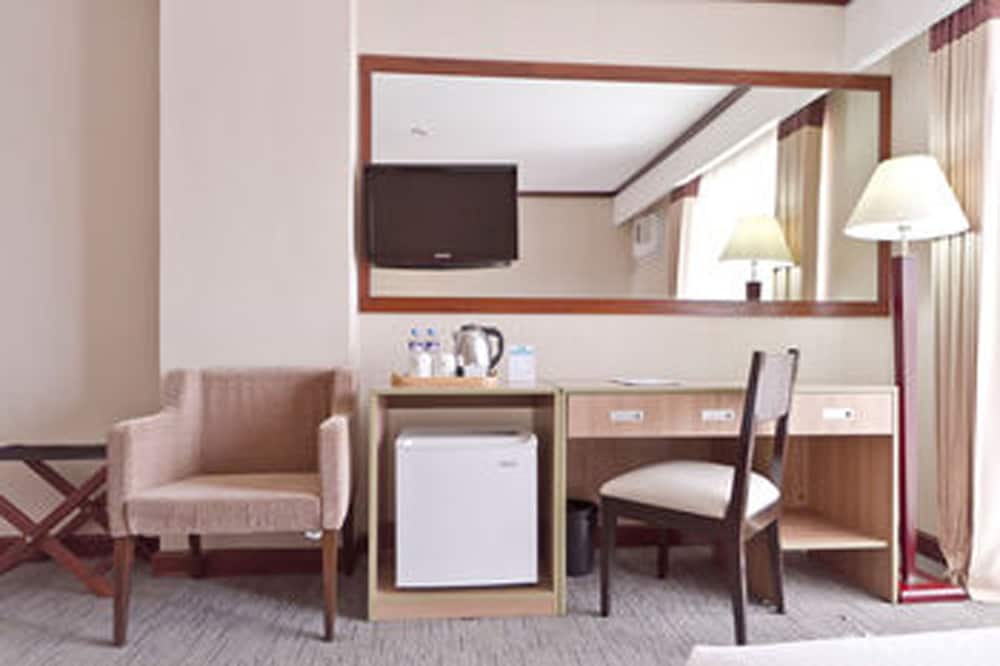 Dohera Hotel 56/69