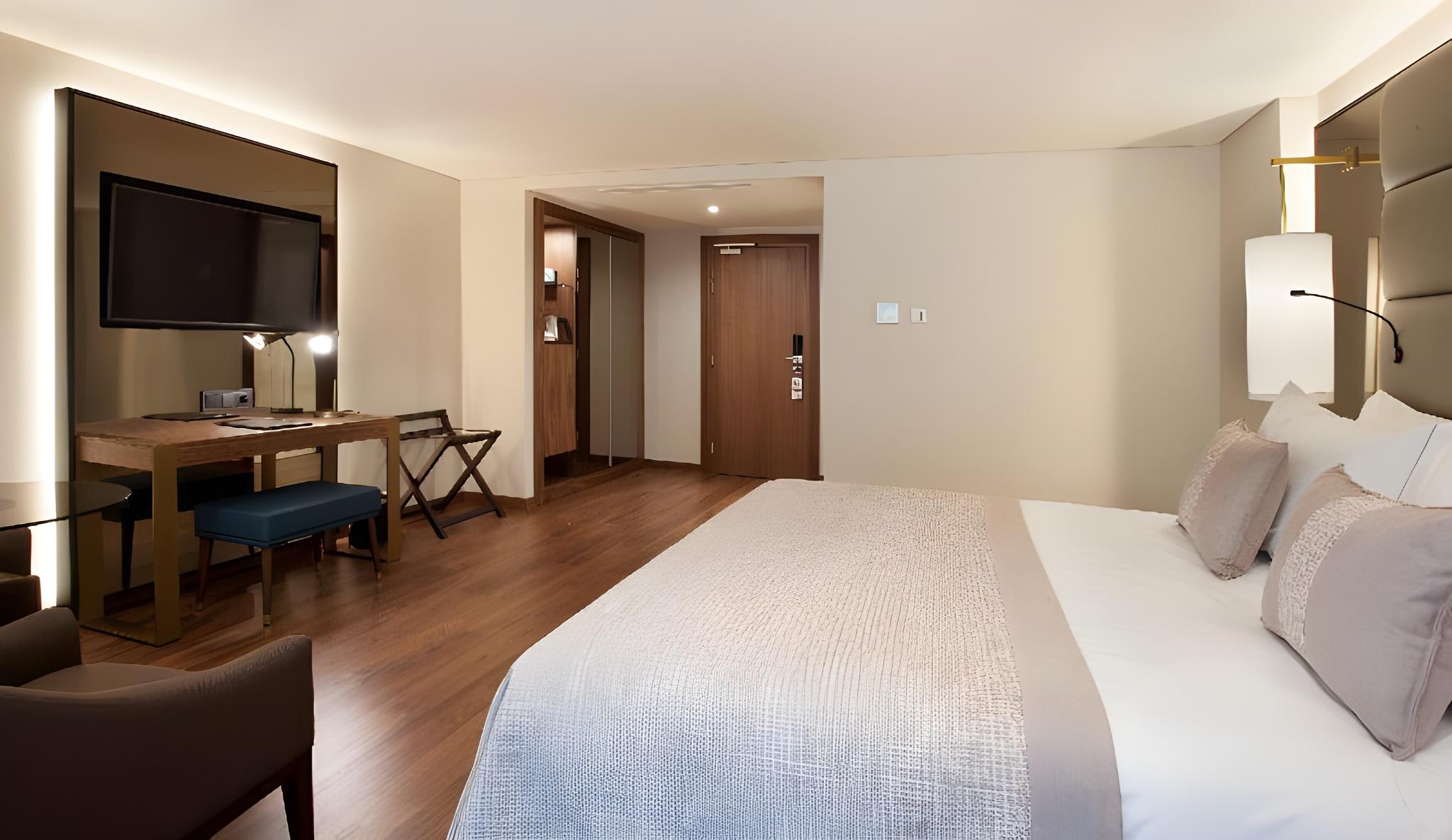 Superior, 2 Double Beds, Side Sea View