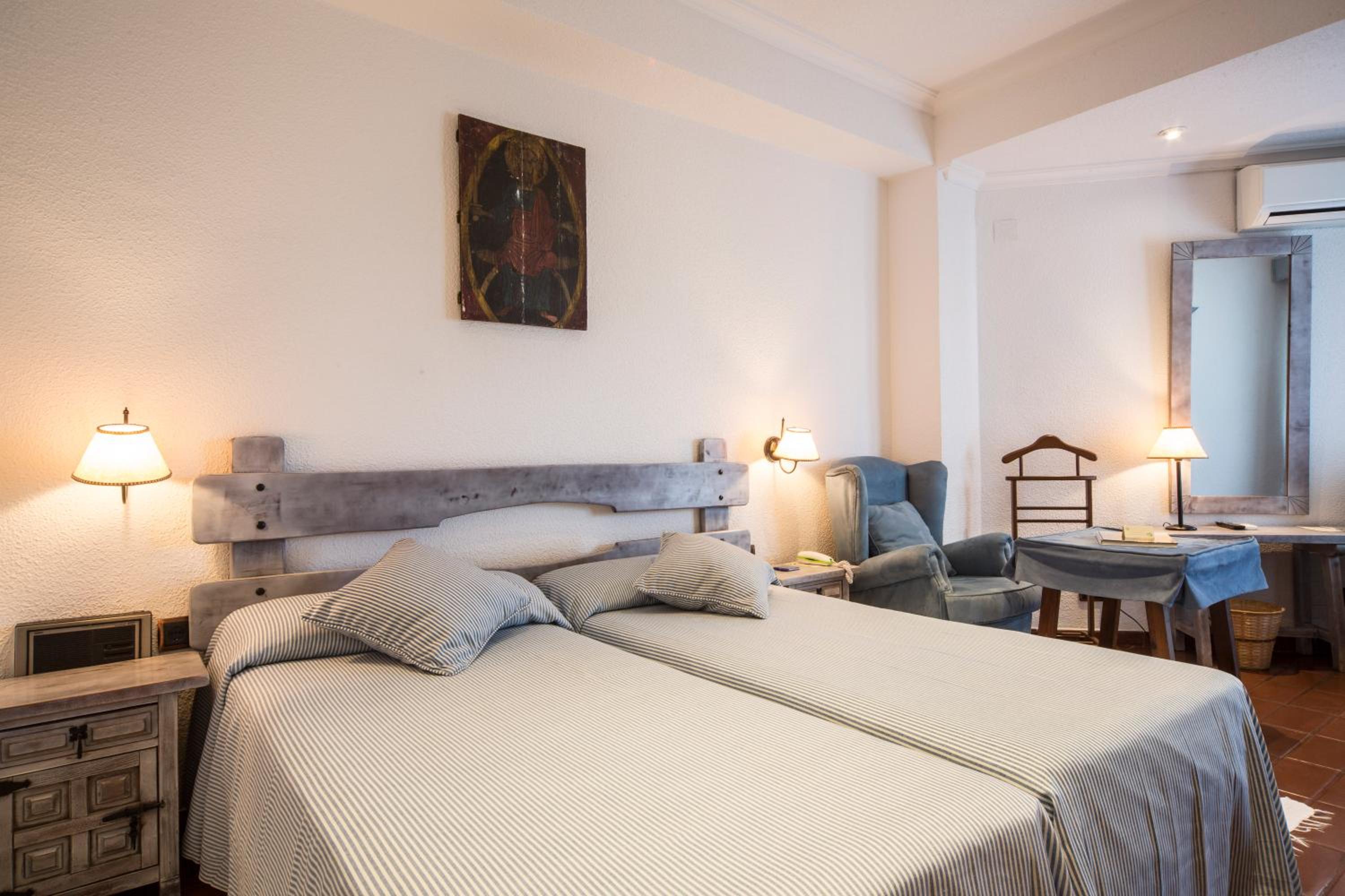 Standard, Twin Beds