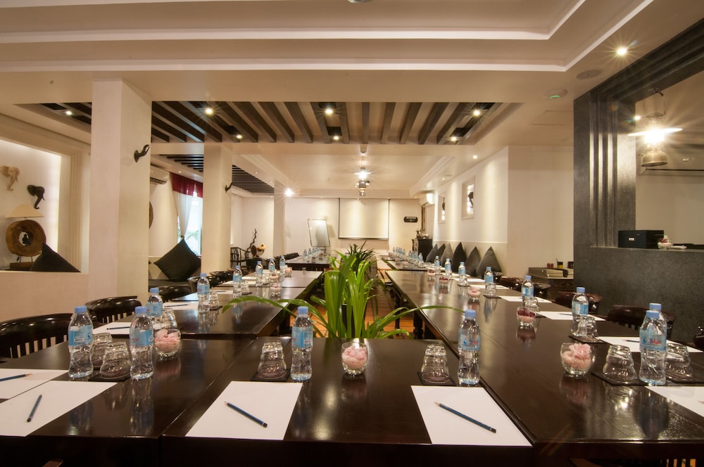 La Rose Suites 40/50