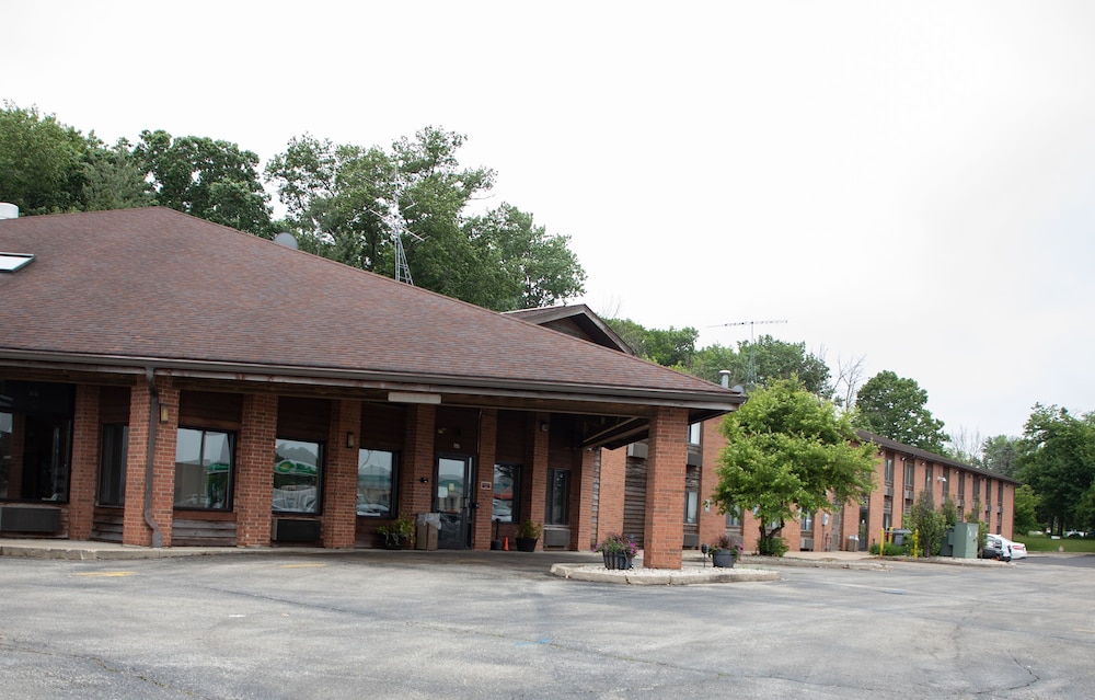 Country Hearth Inn Lomira Hotel 4/48