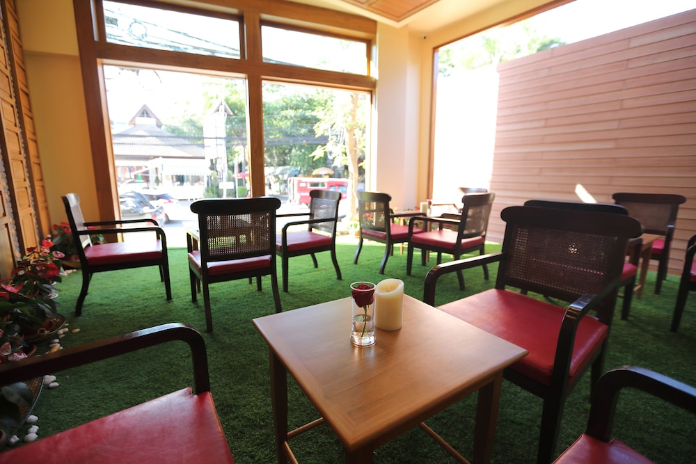 Peak Nimman Prestige Hotel 56/68
