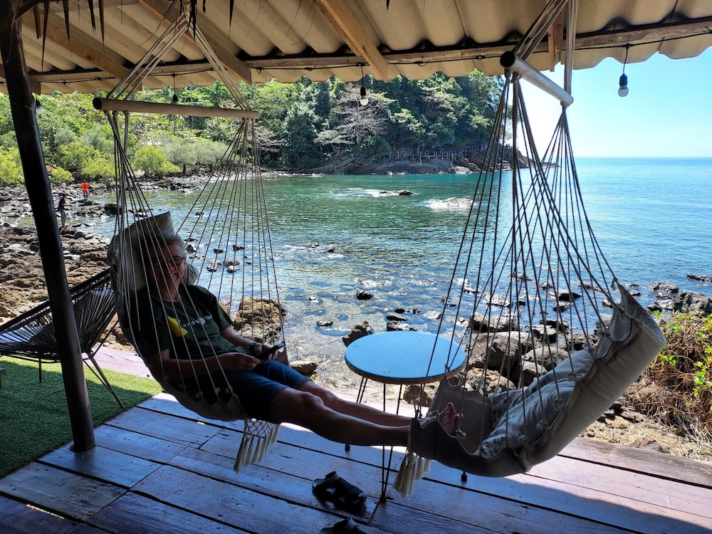 Cliff Cottage Resort 64/75