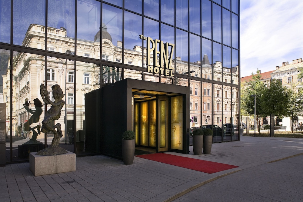 The Penz Hotel 54/57