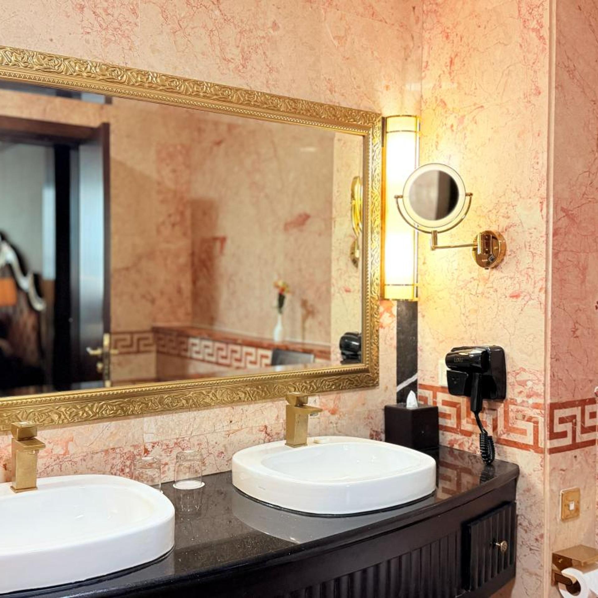 جناح غراند بسرير كينج، Sunday Hotel Al Barsha Dubai Mall of the Emirates Formerly Grand Excelsior Al Barsha 6/7