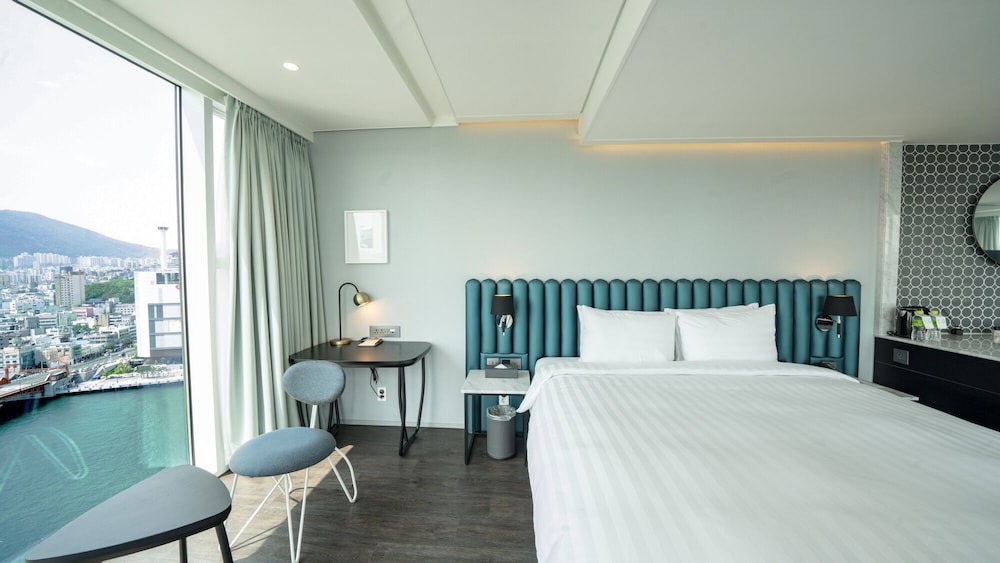 LaValse Hotel 17/75