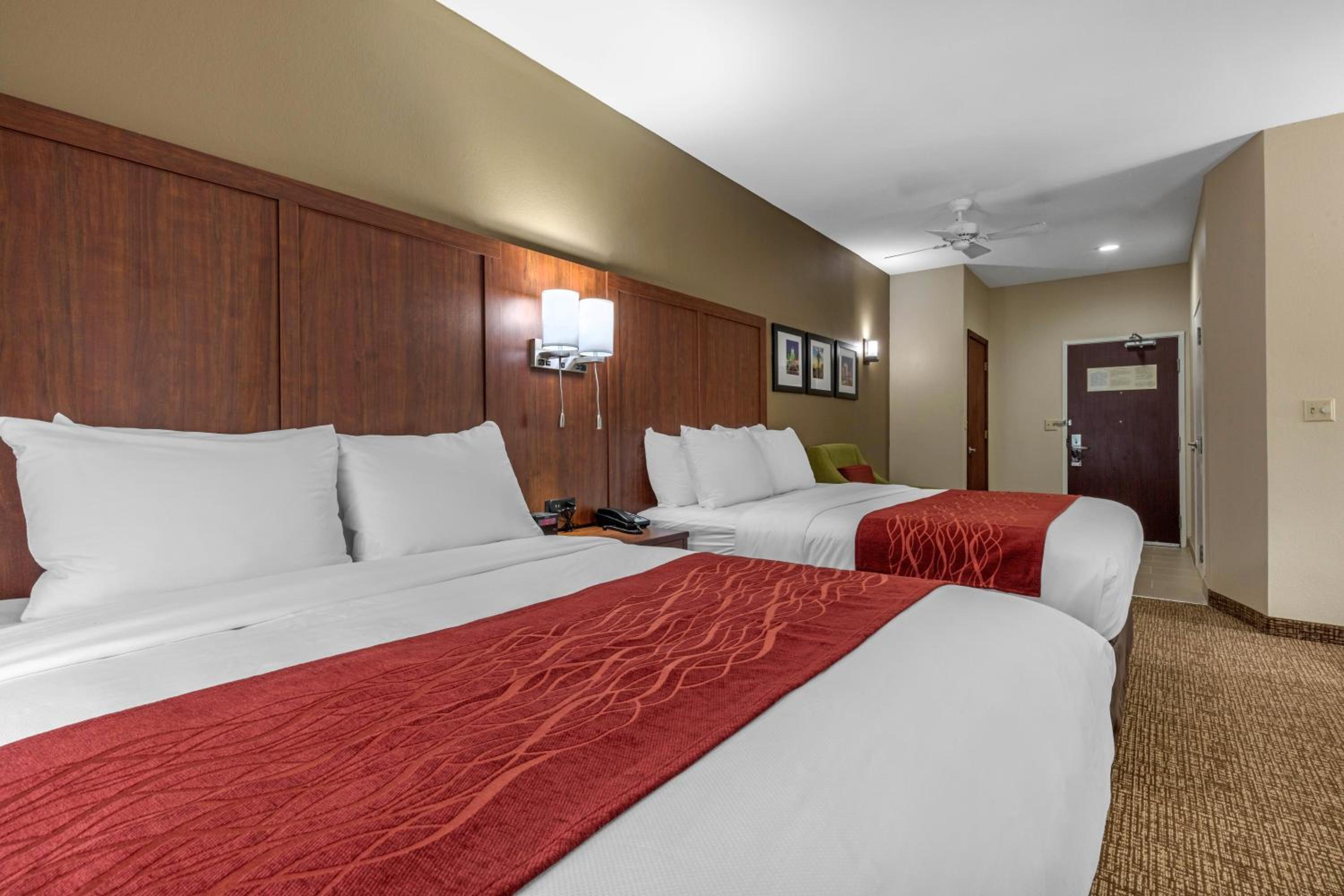 Suite, 2 Queen Beds, Living Area, Accessible