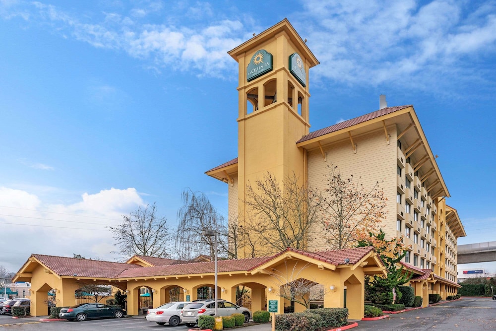 La Quinta Inn & Suites by Wyndham Seattle Sea-Tac Airport in SEATAC - WA