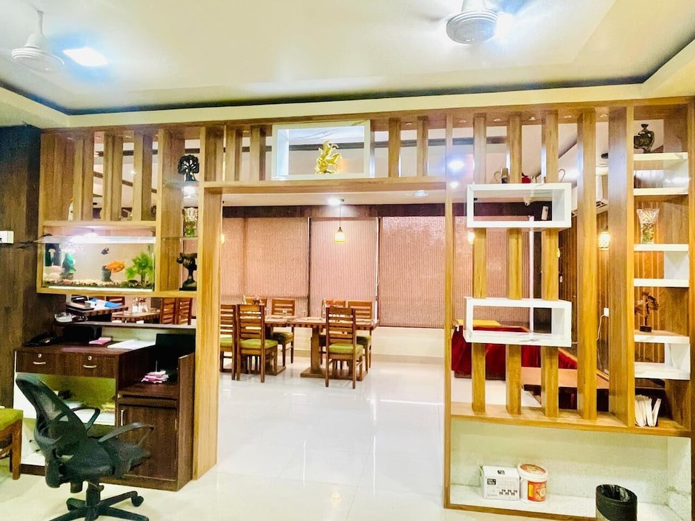 Treebo Trend Hotel Pemaling 7/35