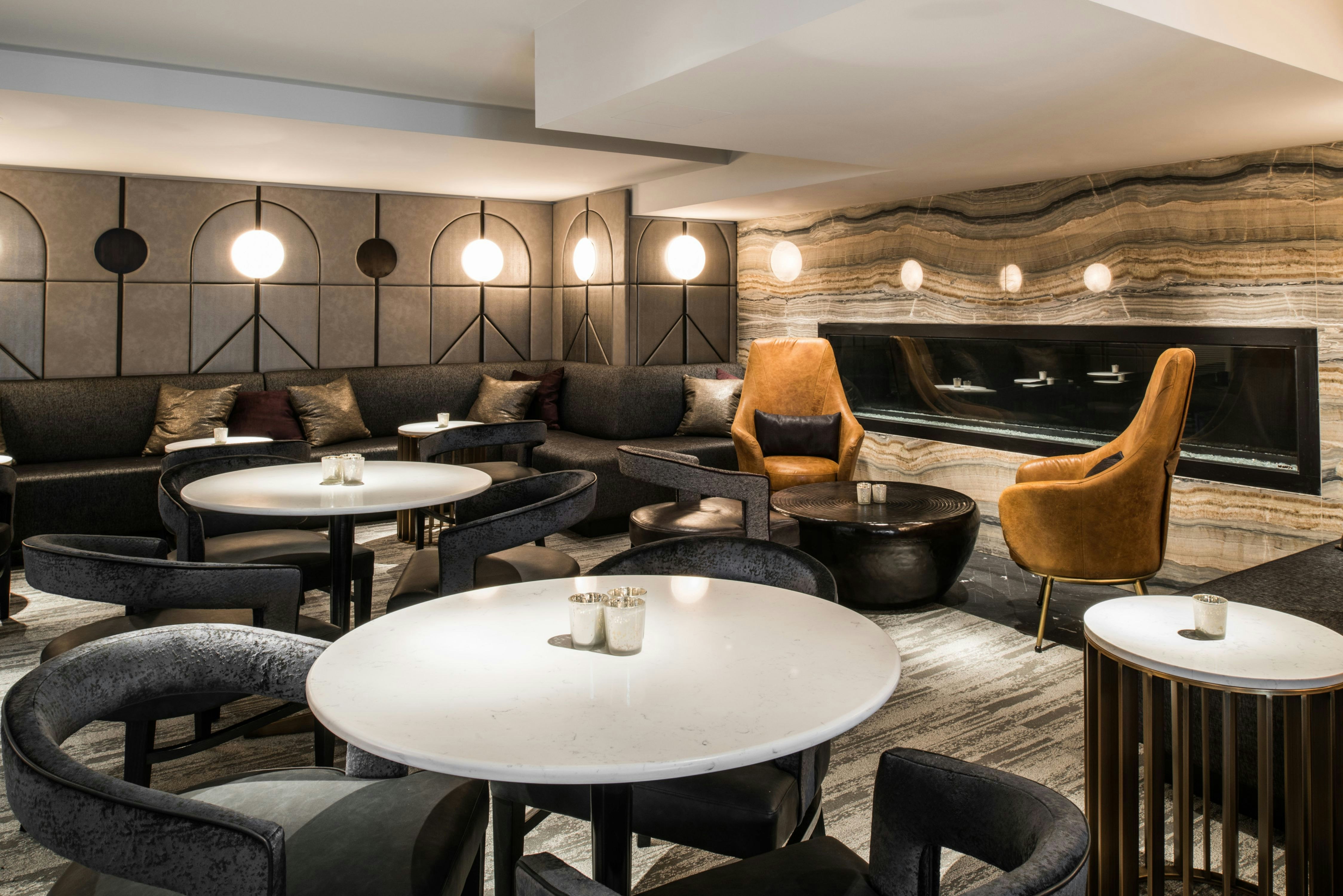 Londonhouse Chicago Curio Collection By Hilton 32/50