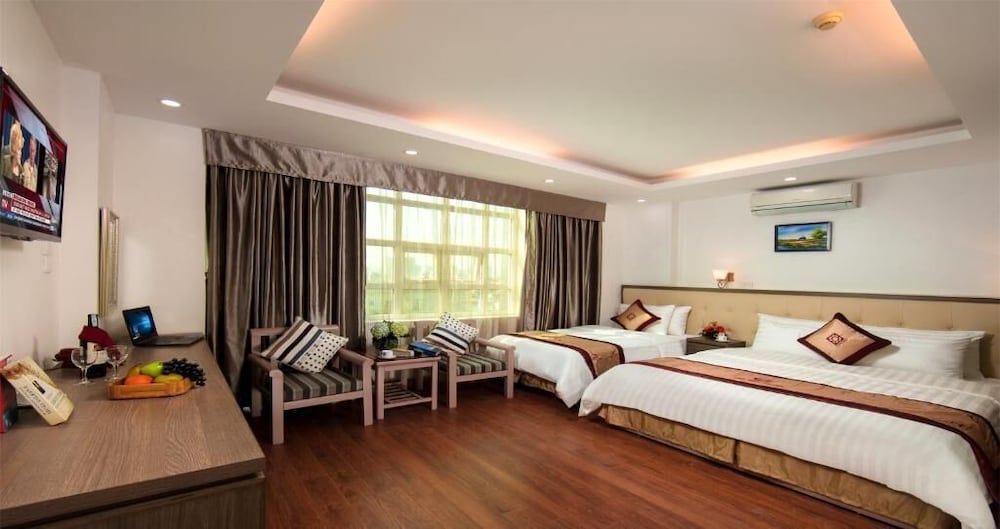 City, Suite, 1 Queen and 1 Single Bed