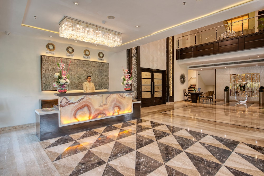 SAPNA CLARKS INN 11/47