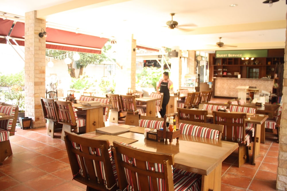Feung Nakorn Balcony Rooms Cafe 56/79
