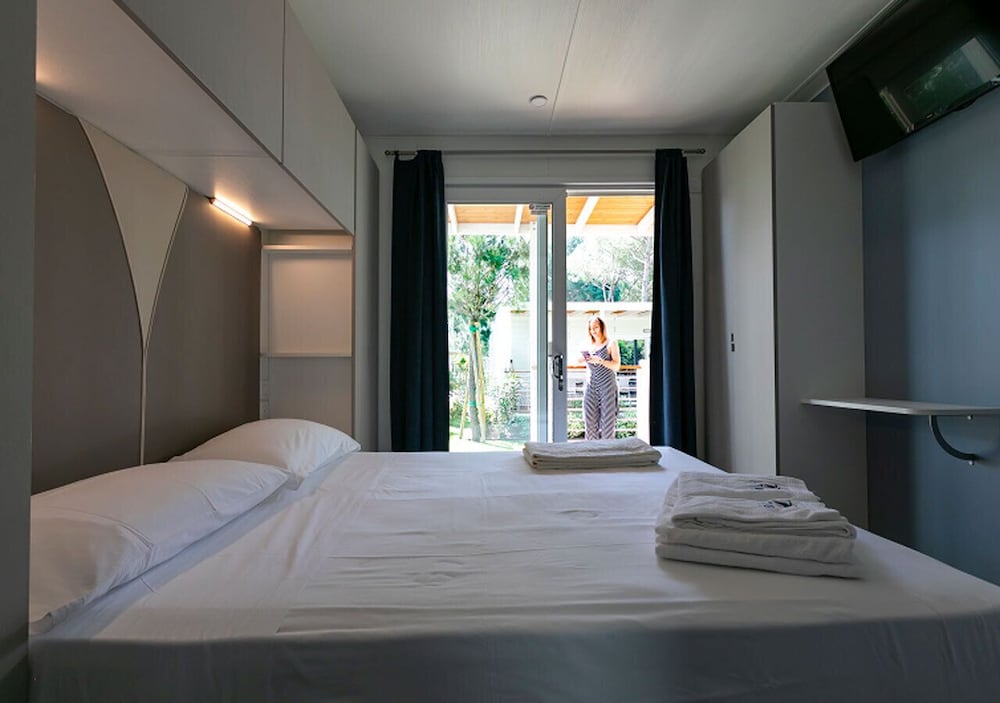 VELA BLU CAMPING VILLAGE 15/67