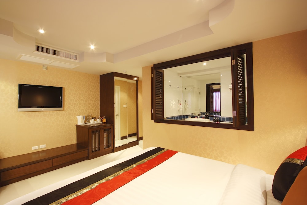 Rayaburi Hotel Patong 42/52
