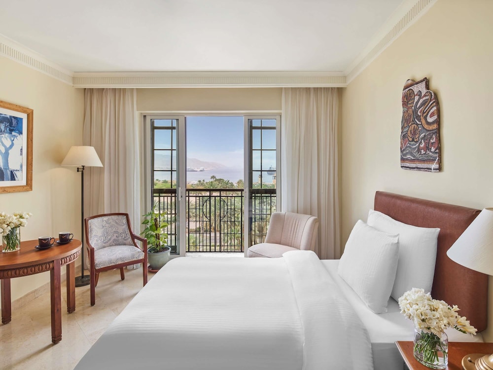 SUPERIOR, TWIN BEDS, SEA VIEW