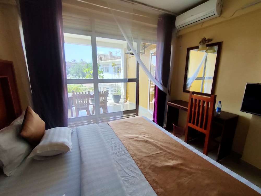 Pulickal Airport Hotel 16/50