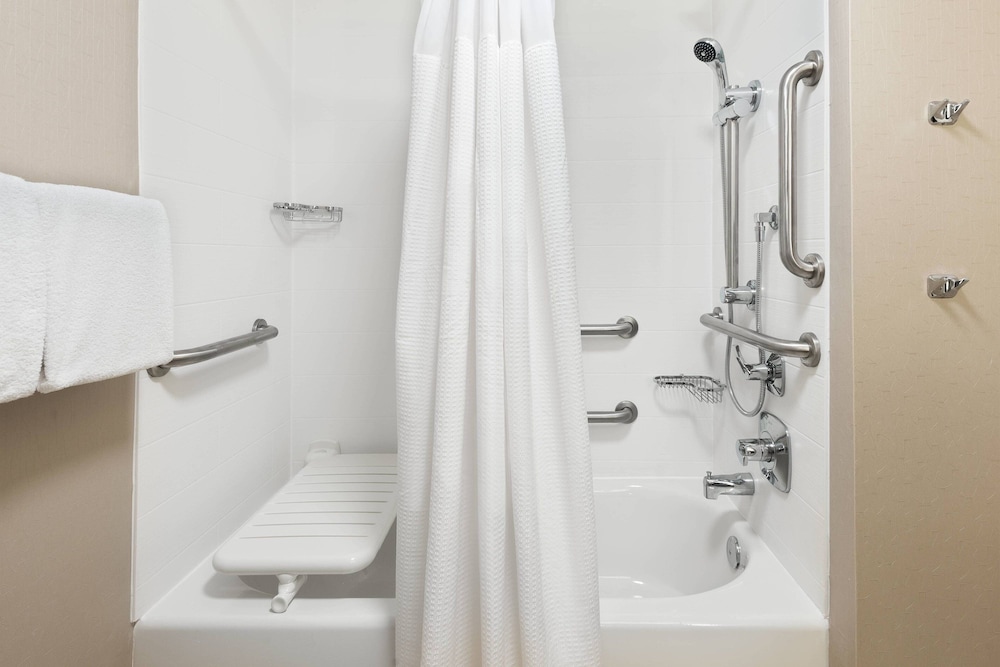 جناح بسرير كينج مع سرير سحّاب إضافي، SpringHill Suites by Marriott Asheville 4/4