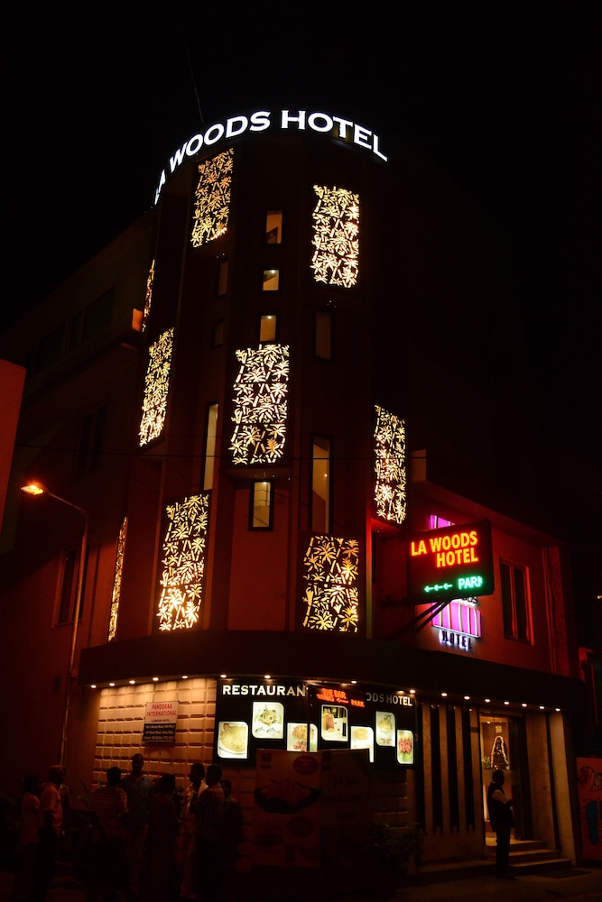 La Woods Hotel 4/50