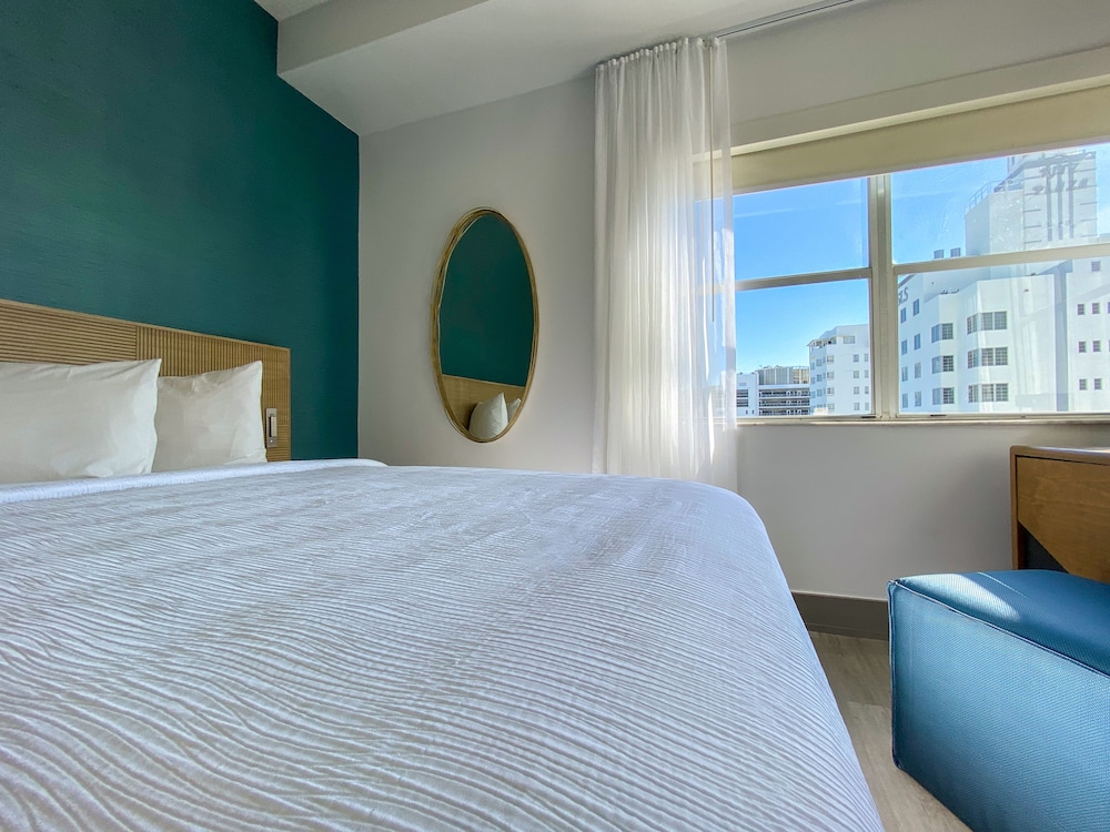 Marseilles Hotel 17/75